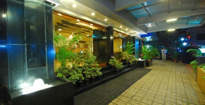 公园中央舒适e套房酒店 浦那 外观 照片