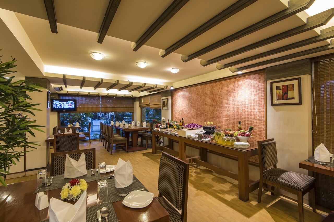公园中央舒适e套房酒店 浦那 外观 照片